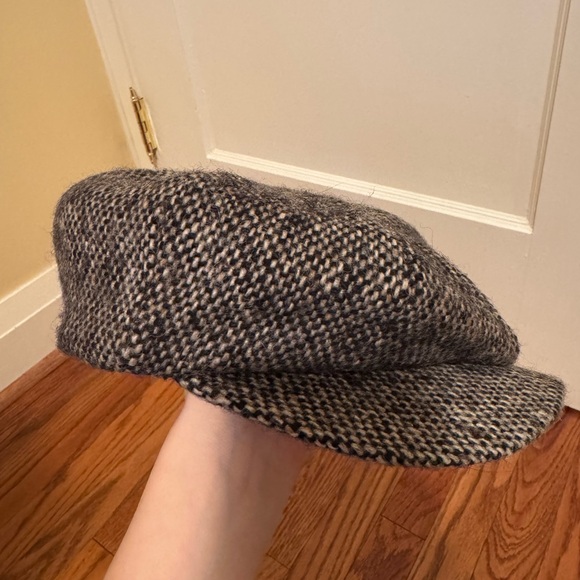 Classic Tweed Newsboy Cap - Picture 3 of 4